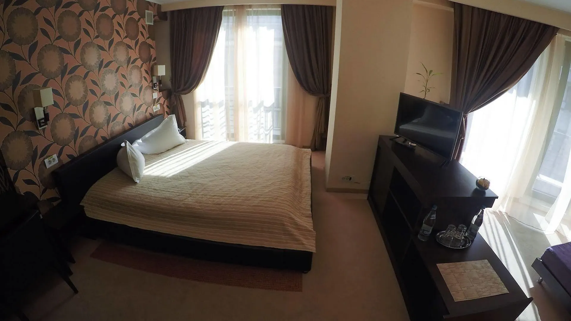 ***  Volo Hotel Boekarest Roemenië